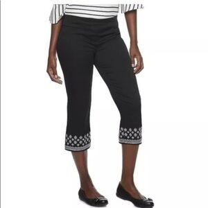 NWT Croft & Barrow Effortless Stretch Capris Embroidered Waistband Slimming sz 4